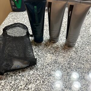 Mens hair and body wash